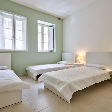 Azure Haven - Gzira Apartments And Penthouse By Shortletsmalta Buitenkant foto