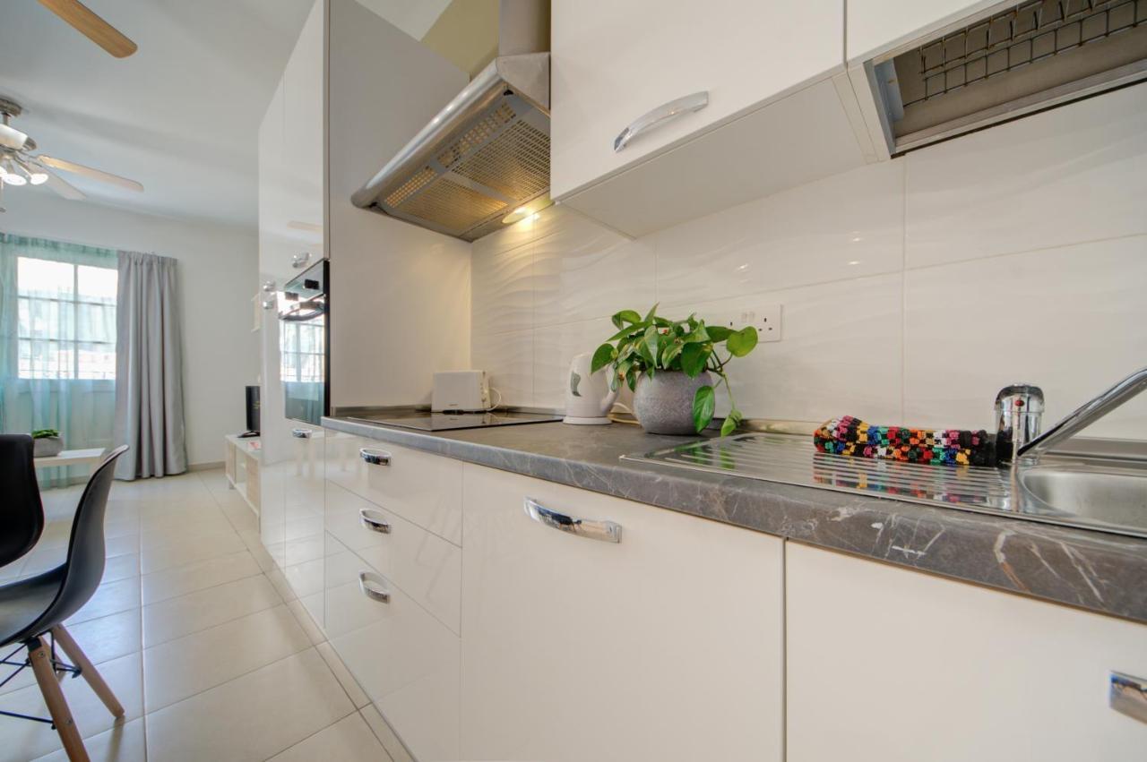 Azure Haven - Gzira Apartments And Penthouse By Shortletsmalta Buitenkant foto