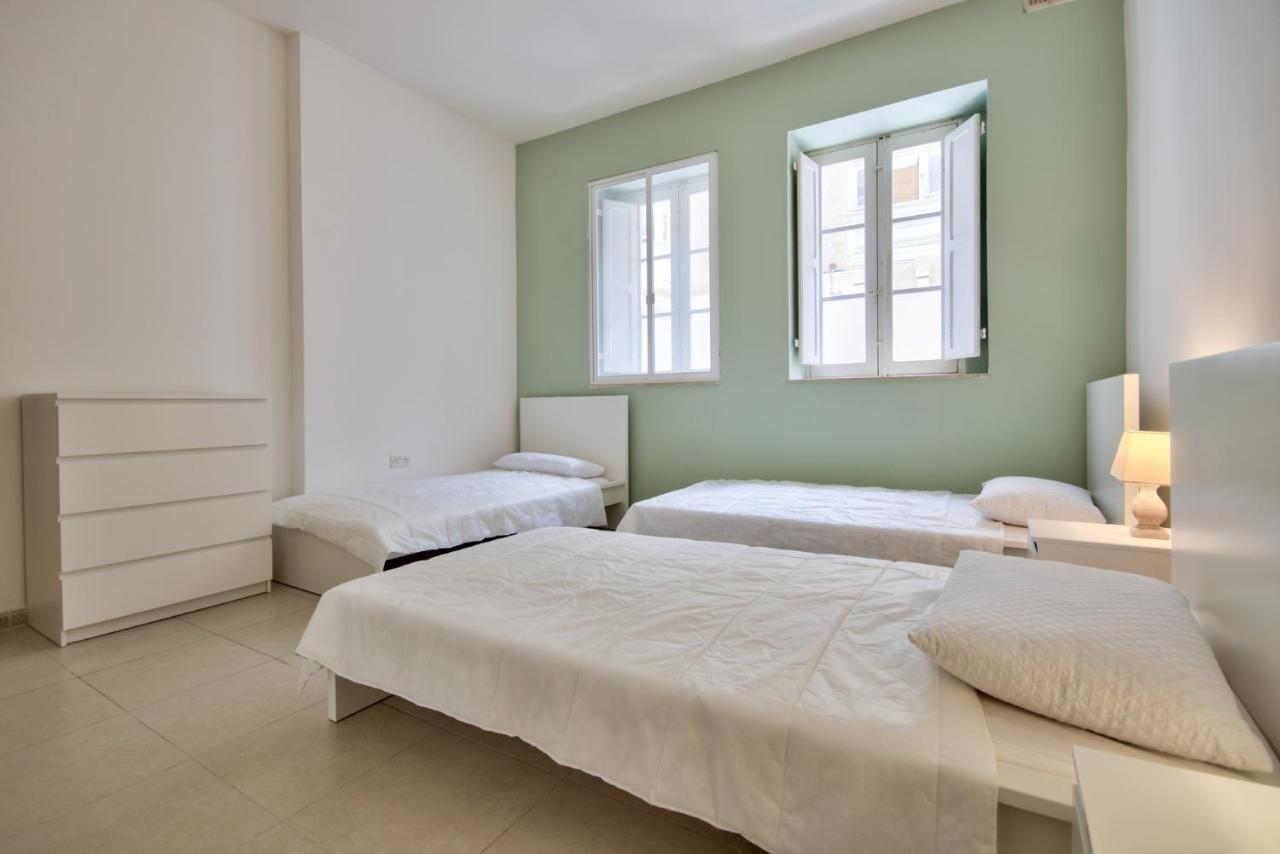 Azure Haven - Gzira Apartments And Penthouse By Shortletsmalta Buitenkant foto