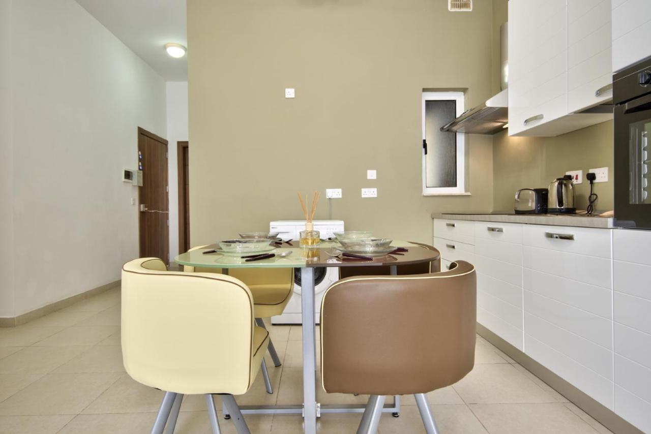 Azure Haven - Gzira Apartments And Penthouse By Shortletsmalta Buitenkant foto