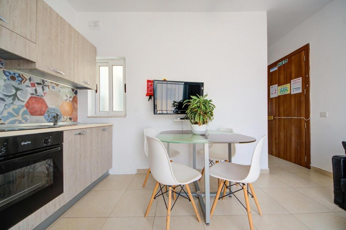 Azure Haven - Gzira Apartments And Penthouse By Shortletsmalta Kamer foto