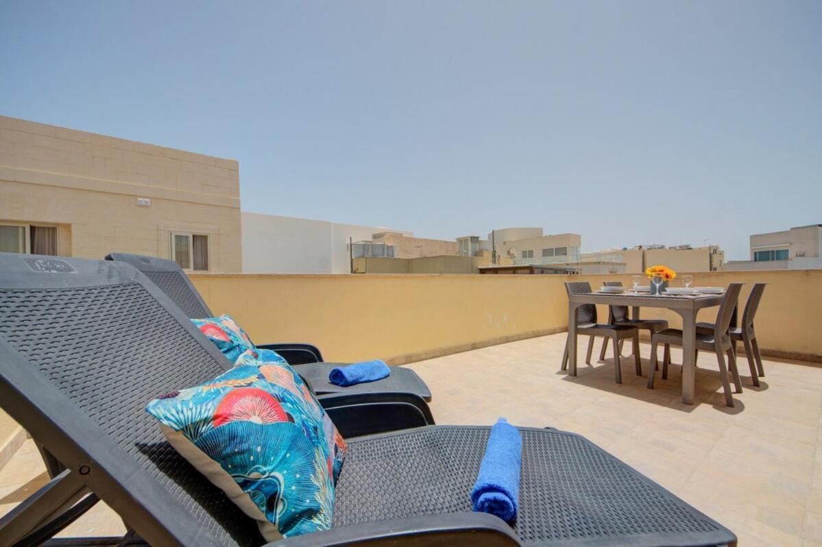 Azure Haven - Gzira Apartments And Penthouse By Shortletsmalta Kamer foto