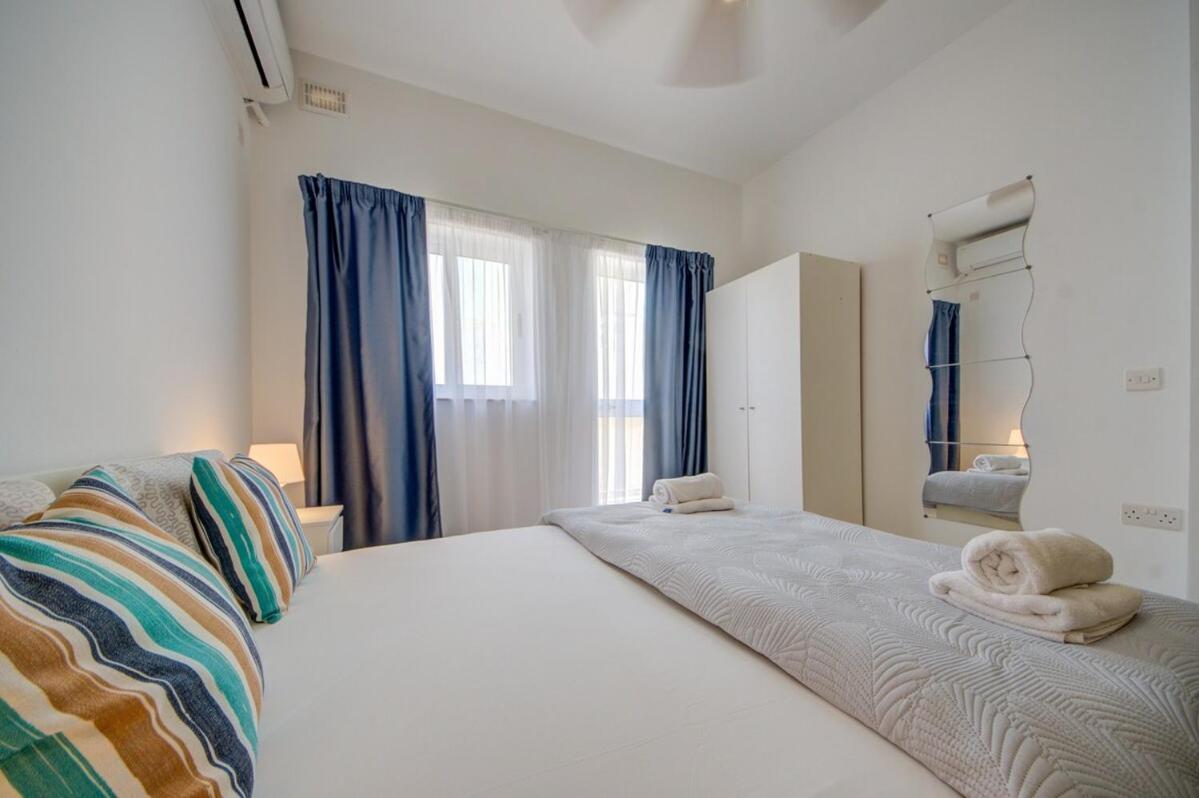 Azure Haven - Gzira Apartments And Penthouse By Shortletsmalta Kamer foto