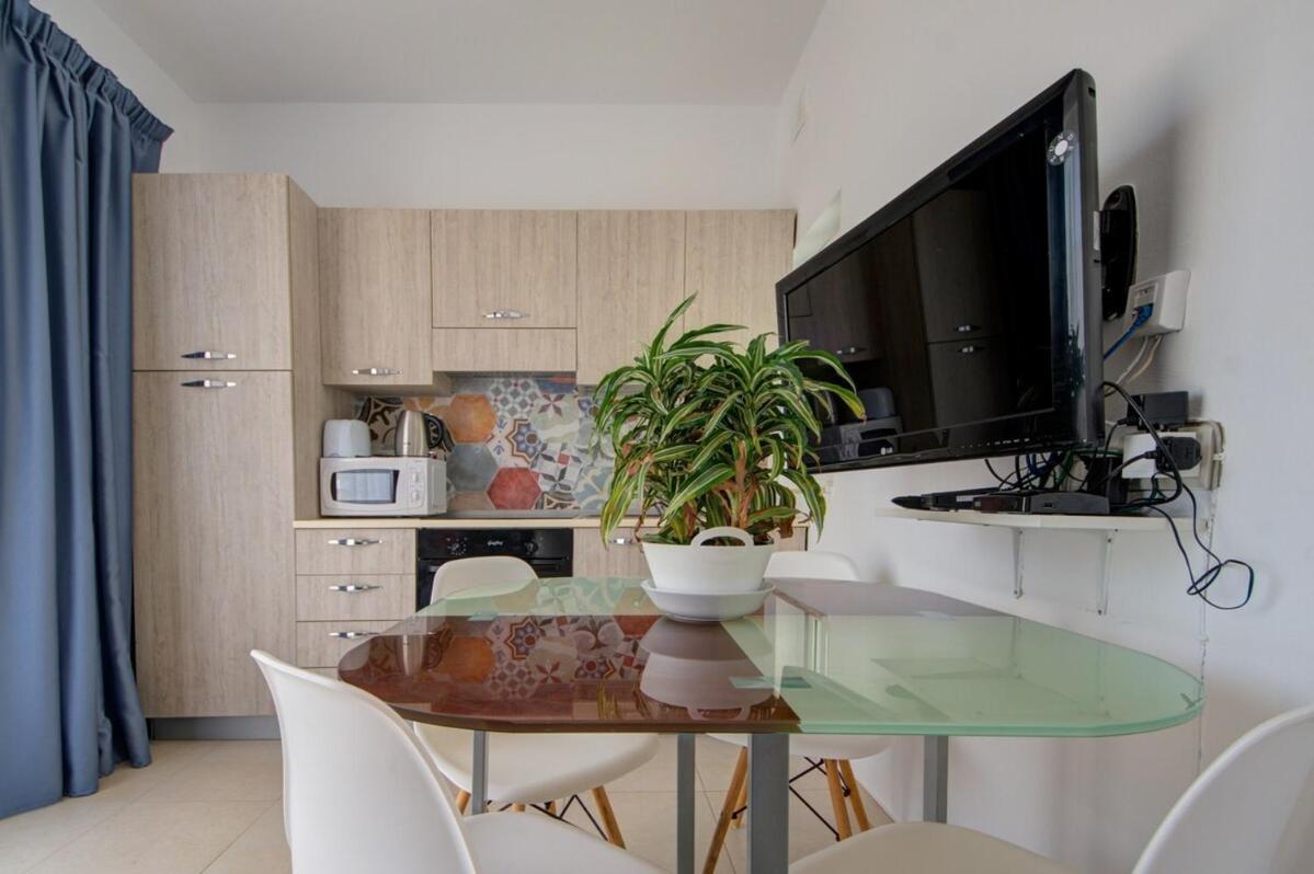 Azure Haven - Gzira Apartments And Penthouse By Shortletsmalta Kamer foto